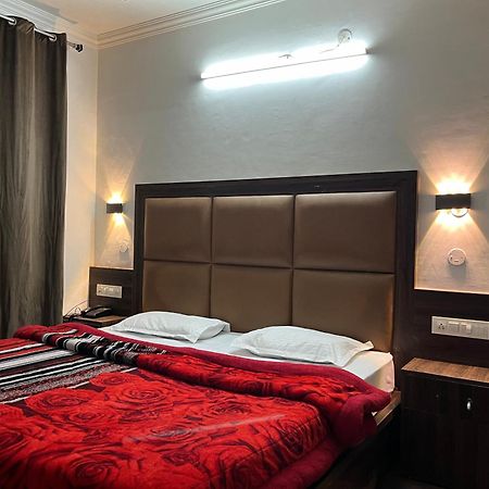 Hotel Premier Mall Road Manali Eksteriør billede
