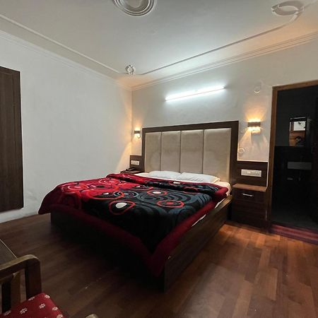 Hotel Premier Mall Road Manali Eksteriør billede