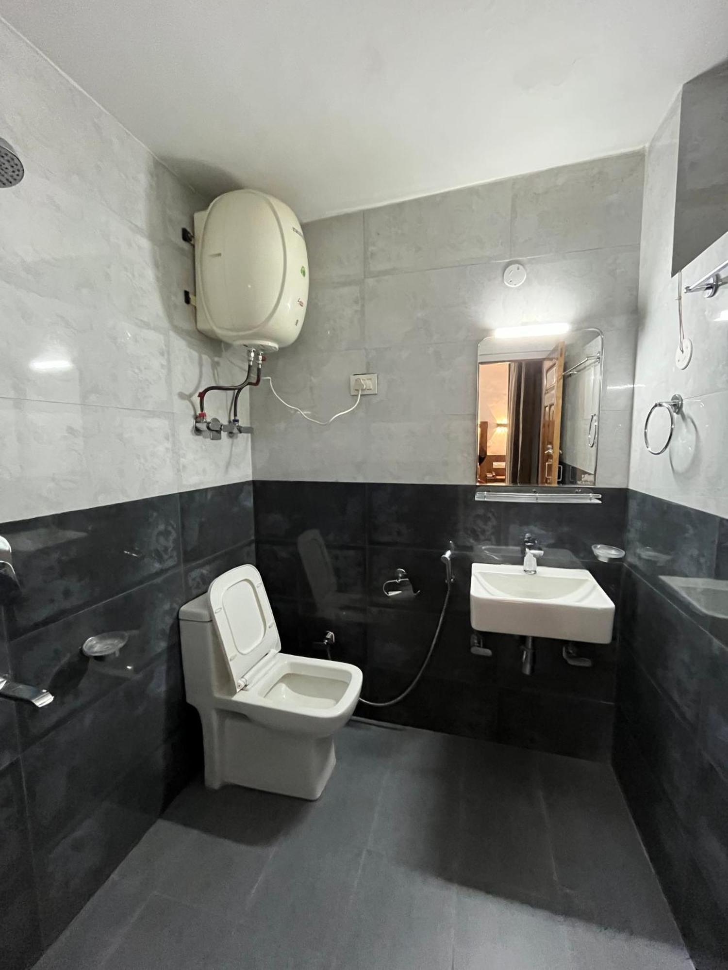 Hotel Premier Mall Road Manali Eksteriør billede
