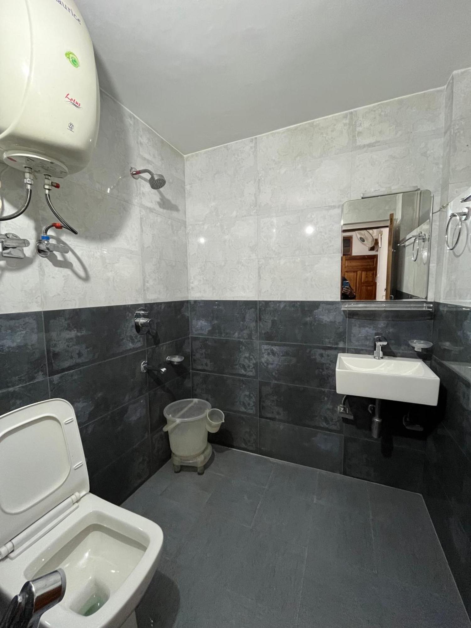 Hotel Premier Mall Road Manali Eksteriør billede