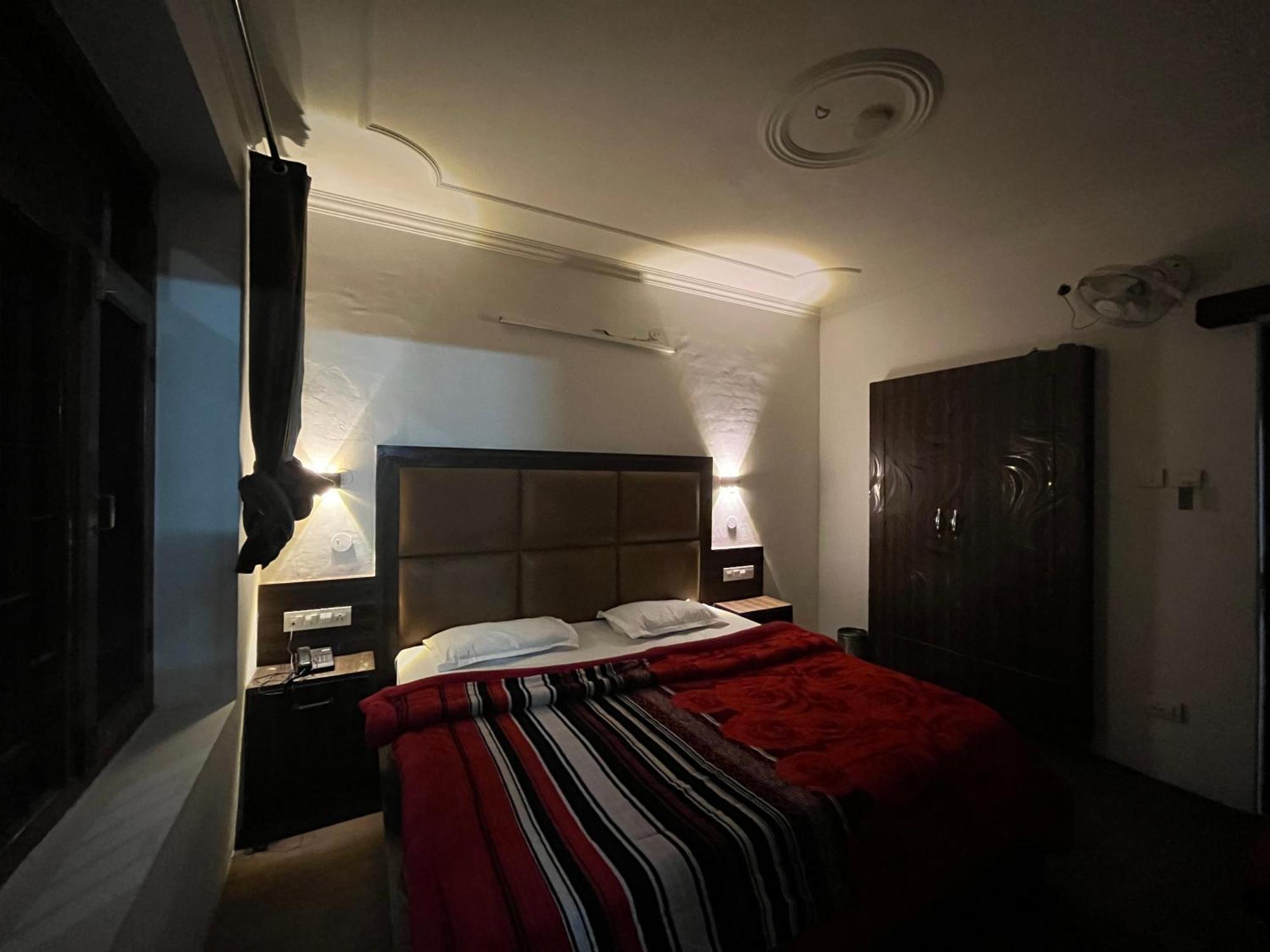 Hotel Premier Mall Road Manali Eksteriør billede