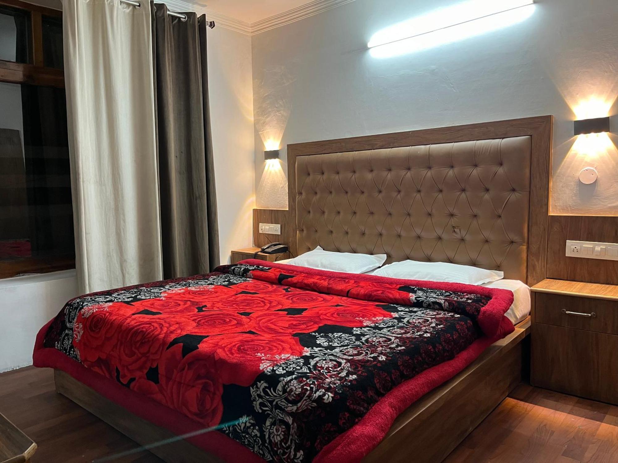 Hotel Premier Mall Road Manali Eksteriør billede