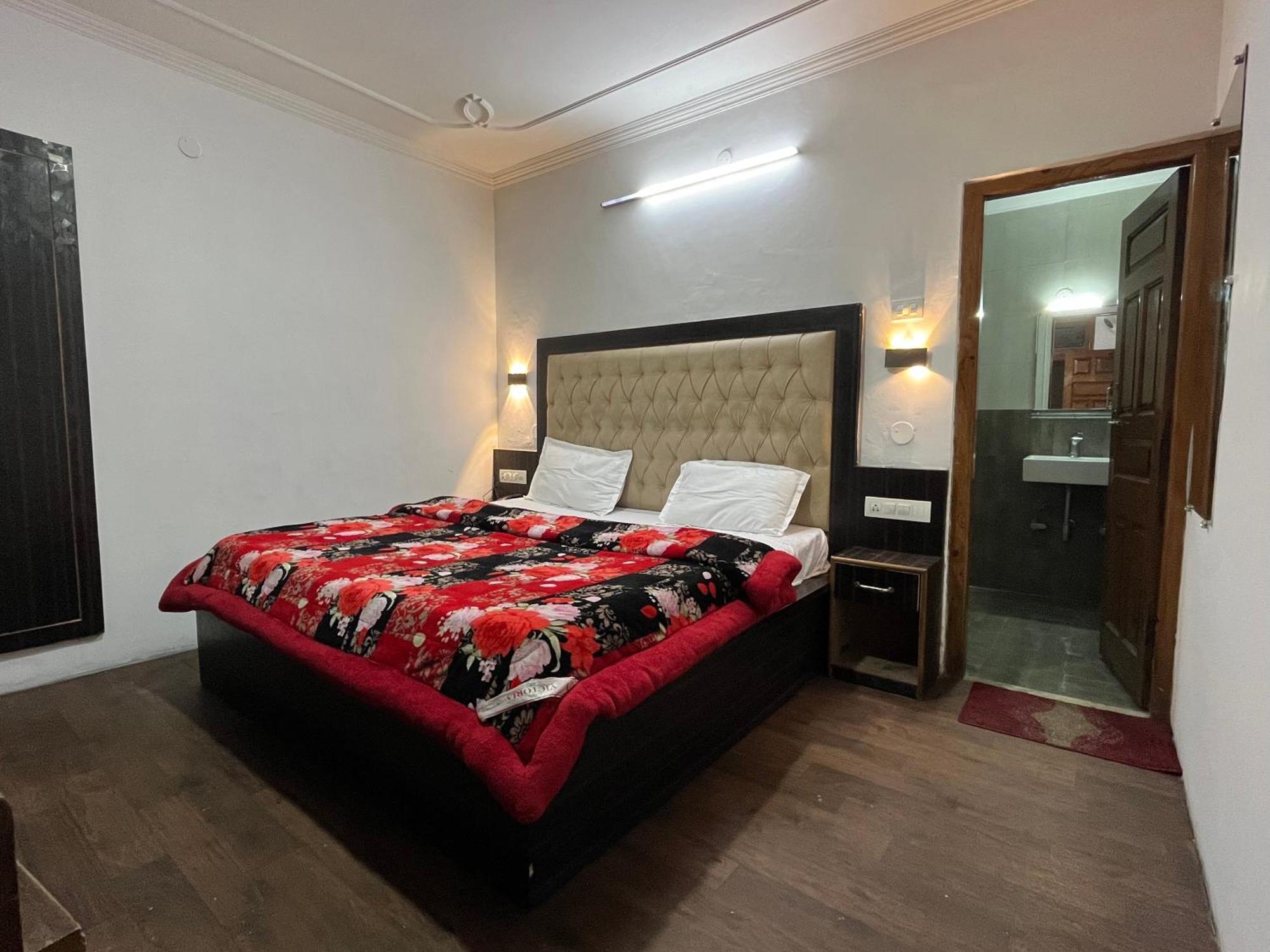 Hotel Premier Mall Road Manali Eksteriør billede