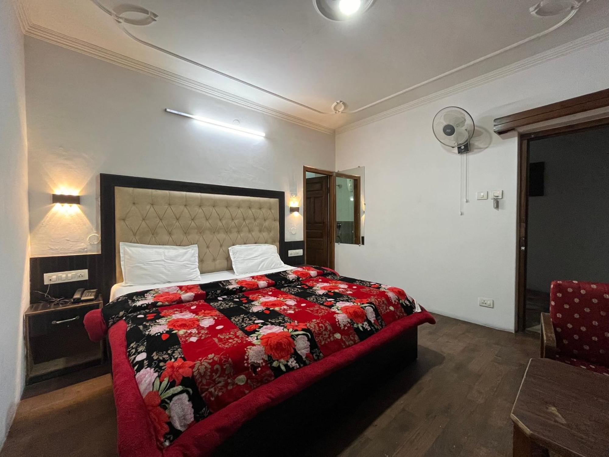 Hotel Premier Mall Road Manali Eksteriør billede