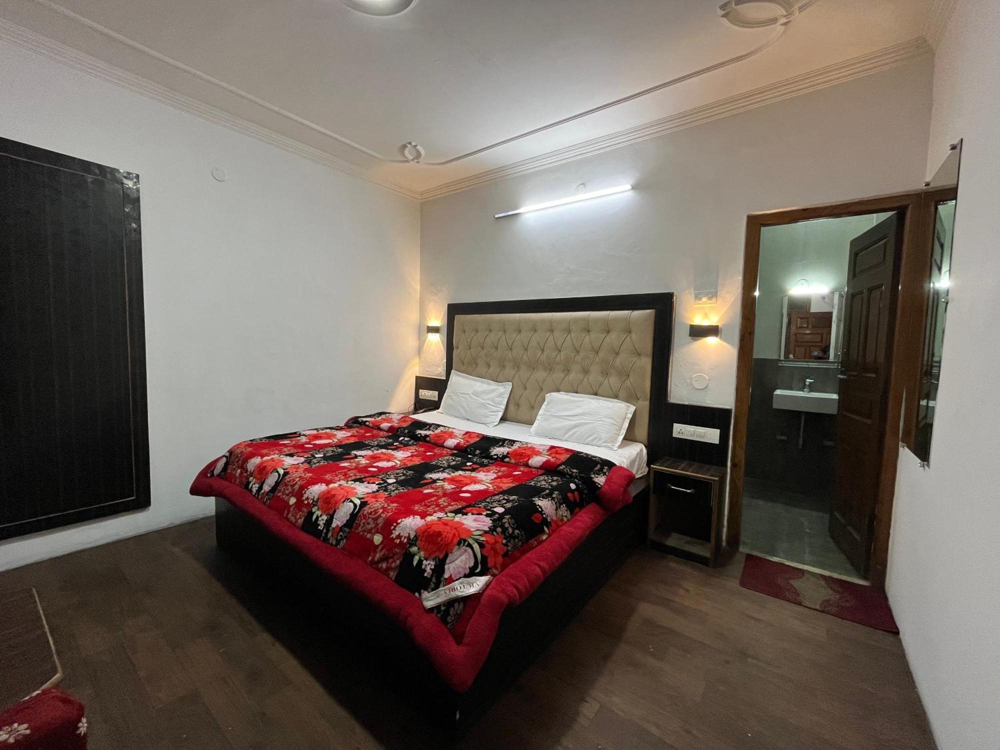 Hotel Premier Mall Road Manali Eksteriør billede
