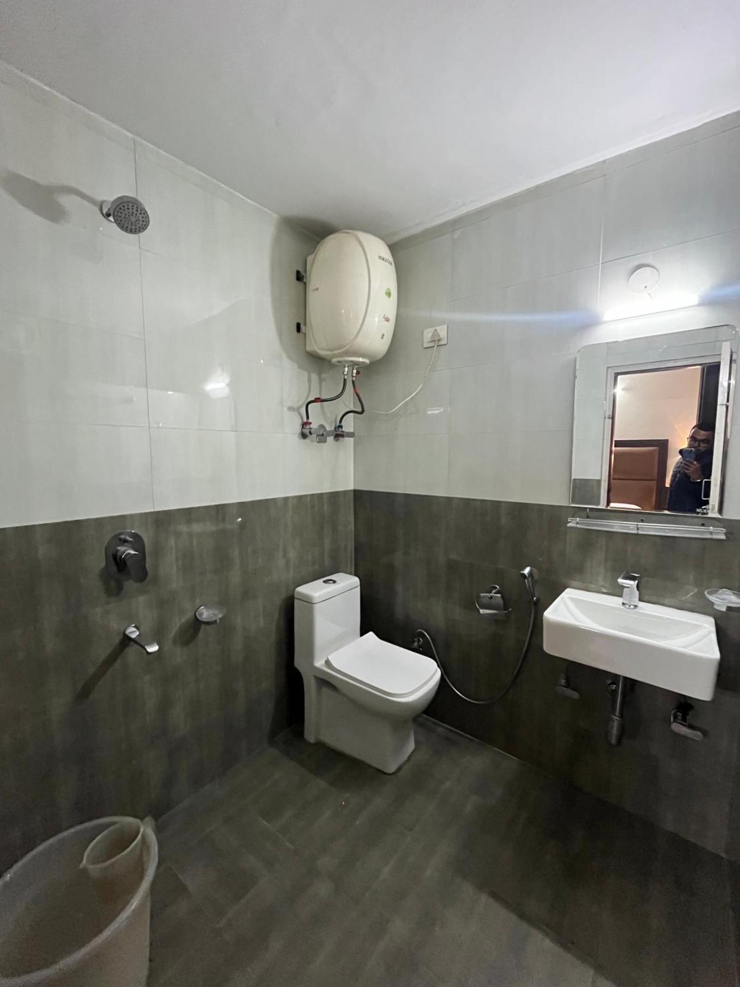Hotel Premier Mall Road Manali Eksteriør billede