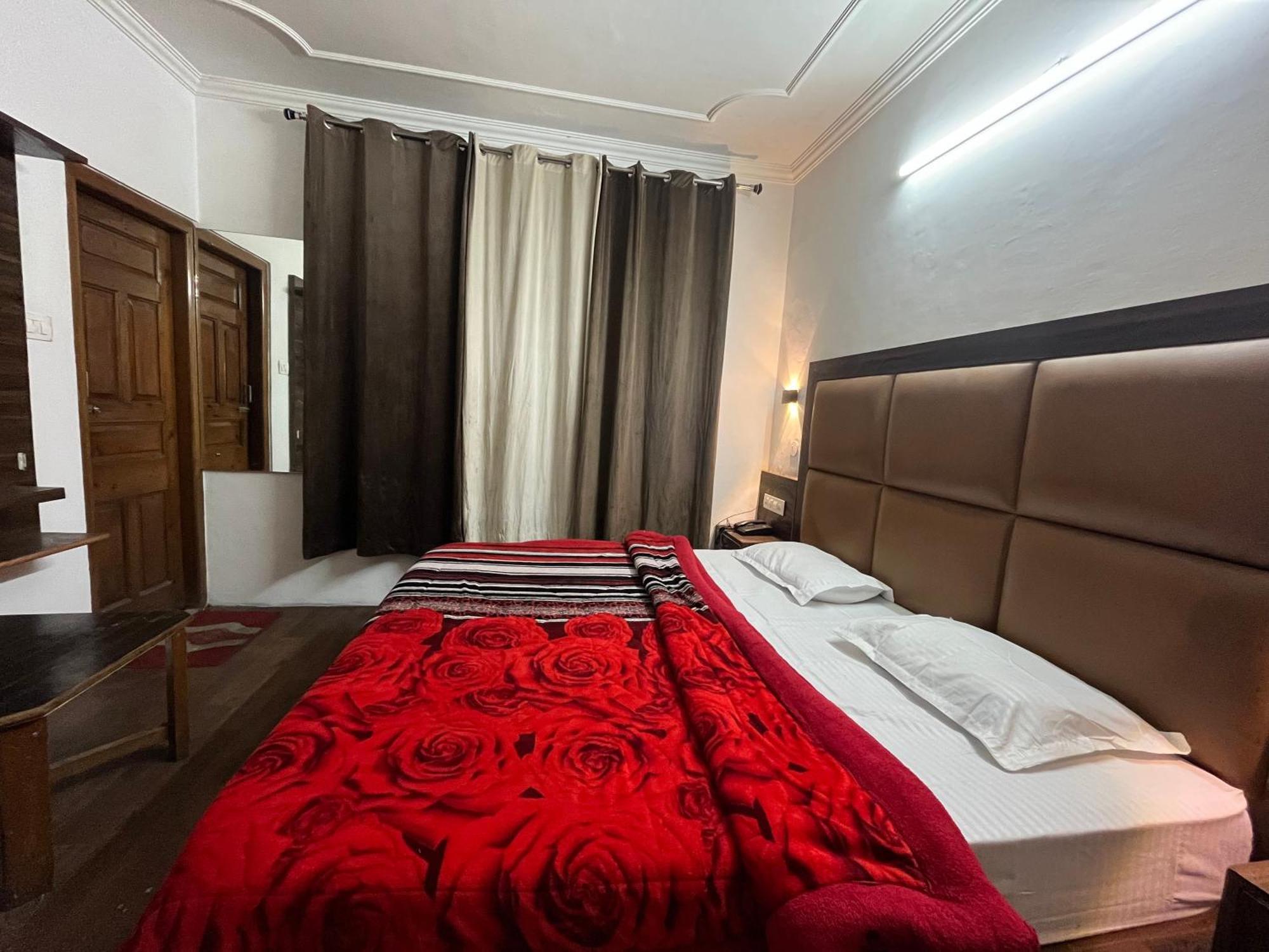 Hotel Premier Mall Road Manali Eksteriør billede