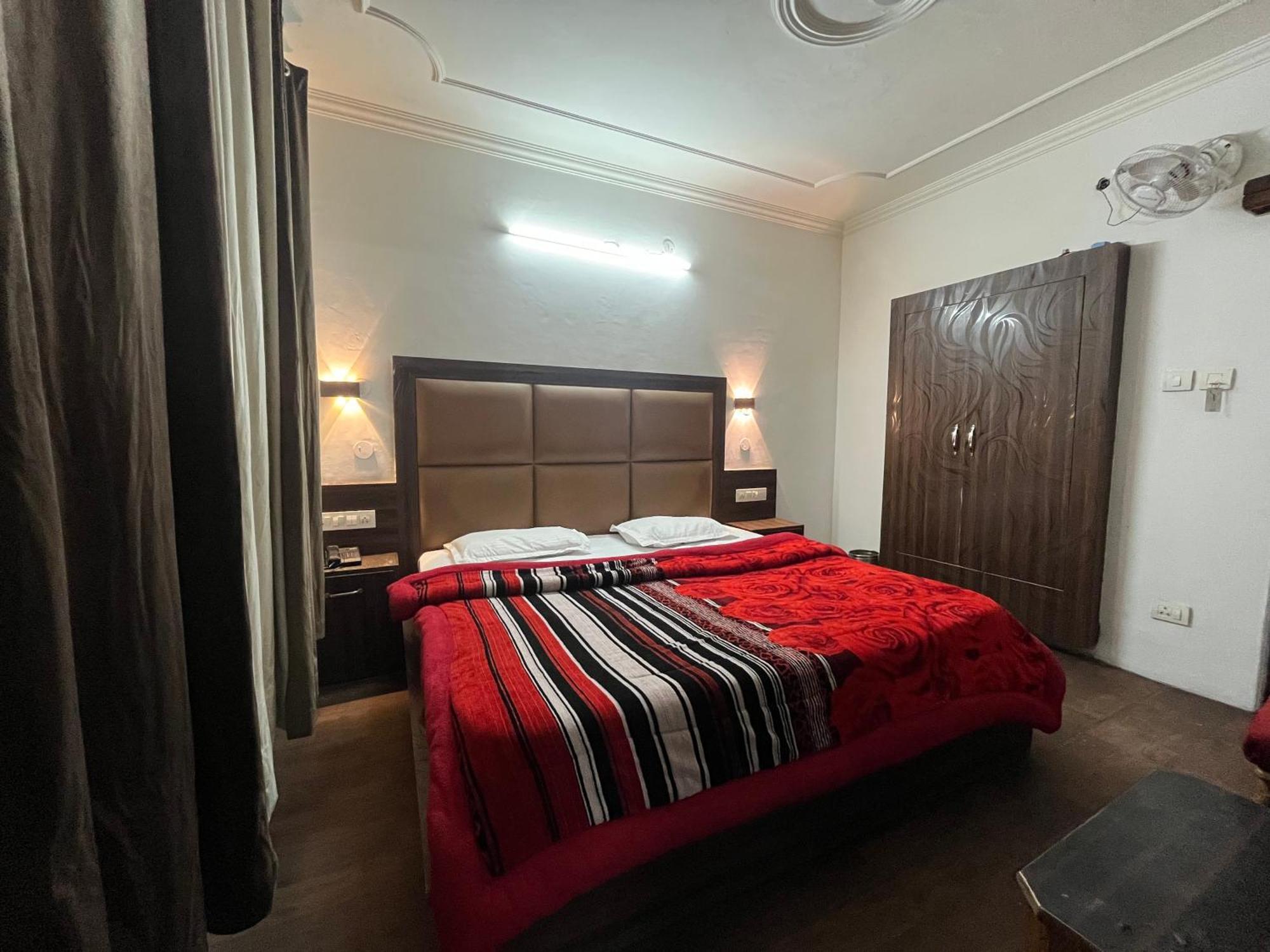 Hotel Premier Mall Road Manali Eksteriør billede