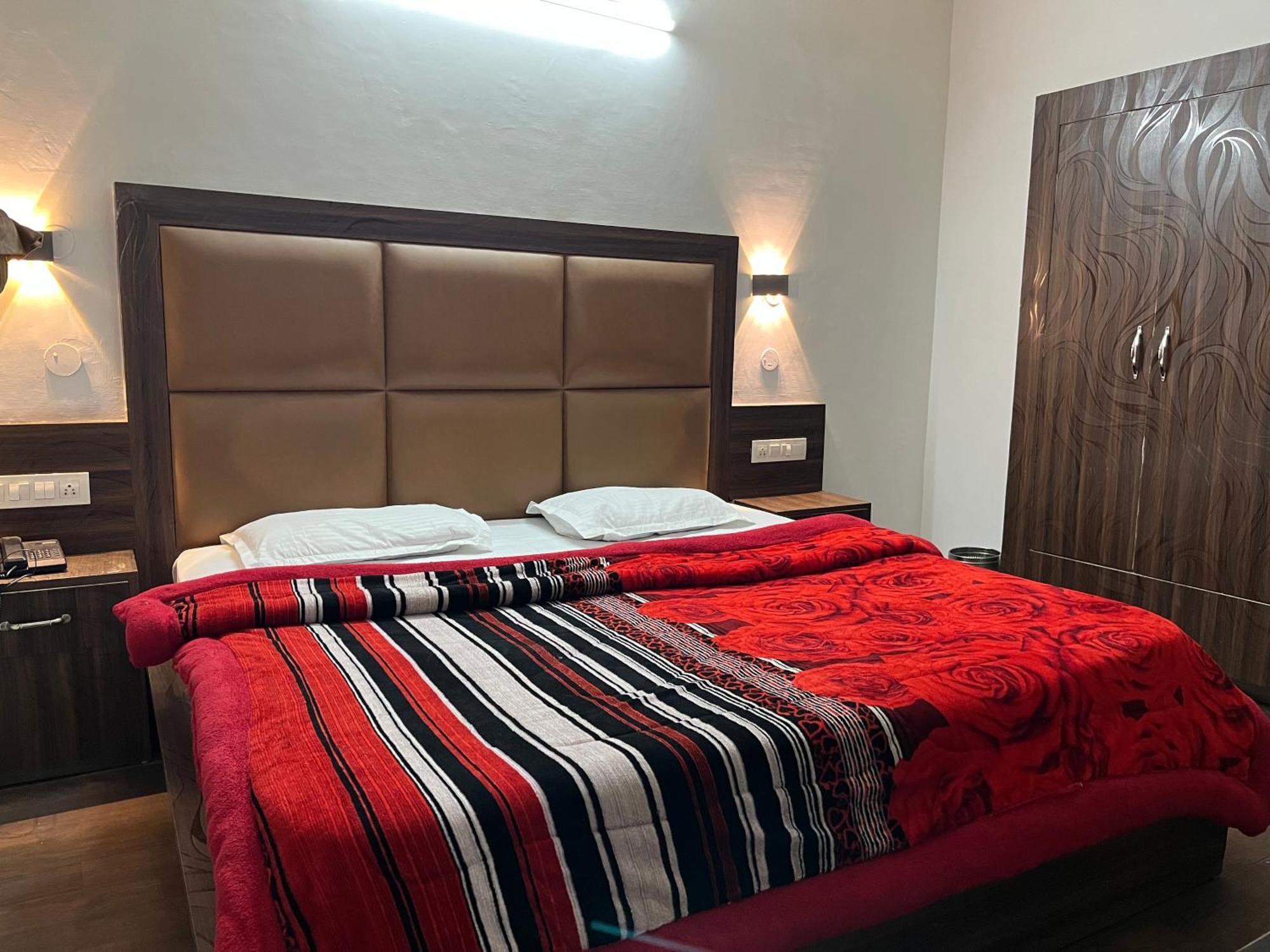 Hotel Premier Mall Road Manali Eksteriør billede