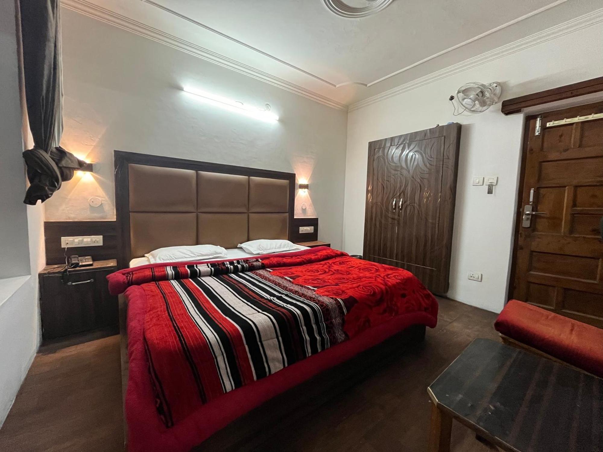 Hotel Premier Mall Road Manali Eksteriør billede