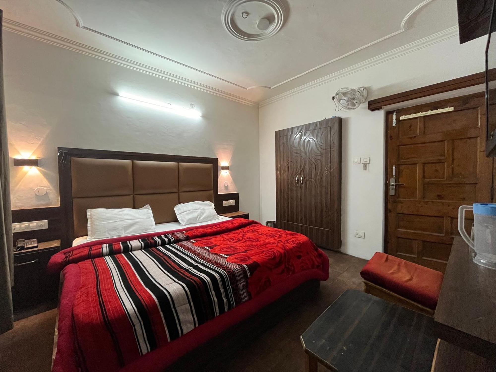 Hotel Premier Mall Road Manali Eksteriør billede